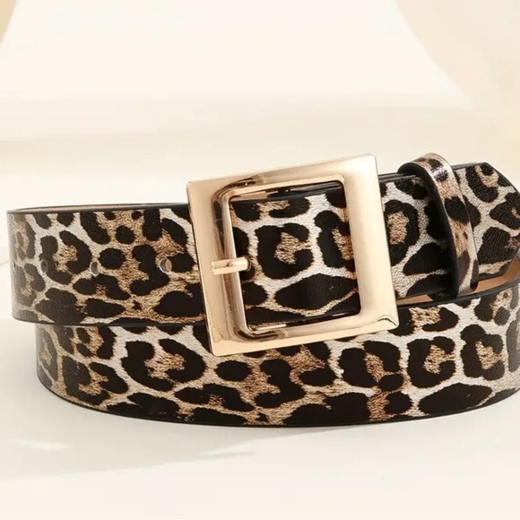 Accessories - NWOT white, brown black, faux Leopard Print Women's Belt